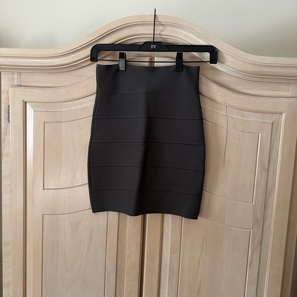 *2/$25 SALE* Grey BCBG Bandage Mini Skirt XS - Picture 3 of 3